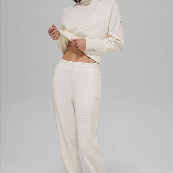 Alo Yoga Waffle Weekend Escape Mock Neck AND Jogger Knit Set in Ivory L - Picture 4 of 7
